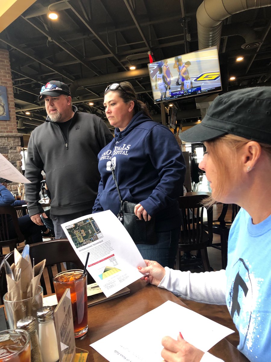 Our great team from ⁦<a href="/SFUrgent_Care/">Sioux Falls Urgent Care</a>⁩ prepping for flood relief #onesiouxfalls ⁦<a href="/SFSpecialtyhosp/">Sioux Falls Specialty Hospital</a>⁩
