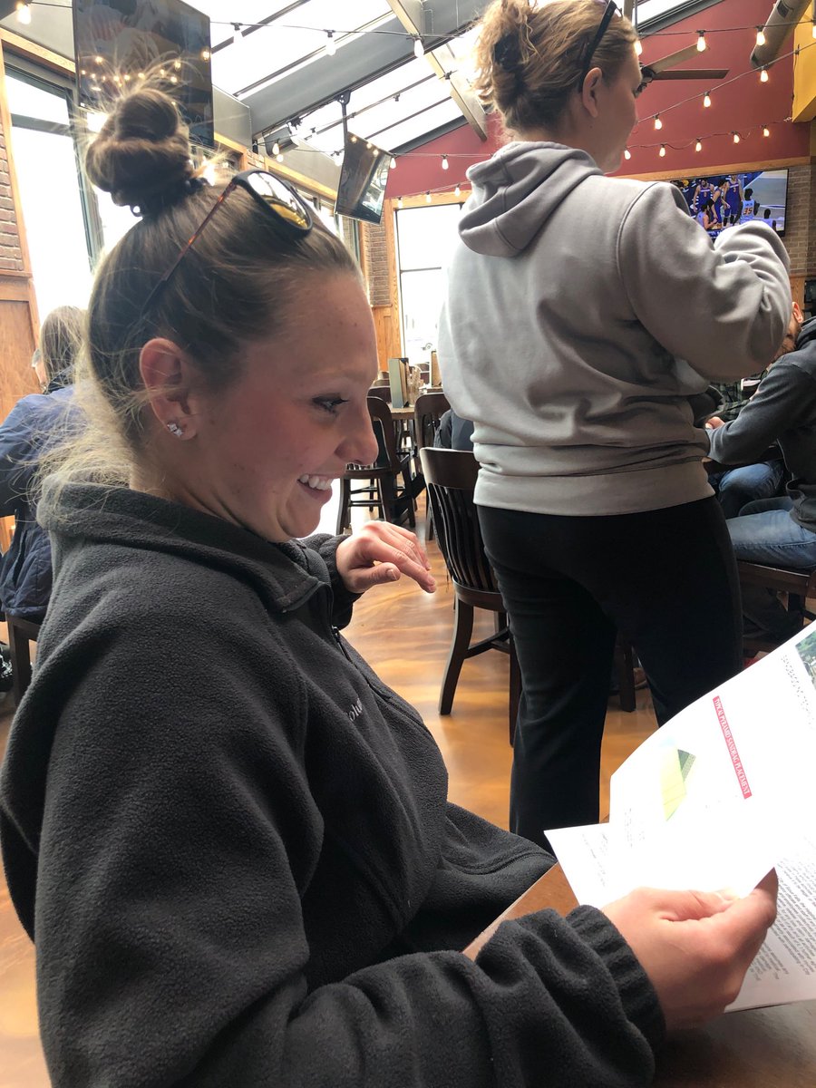 Pam reviews her waiver before #floodrelief #onesiouxfalls ⁦<a href="/SFSpecialtyhosp/">Sioux Falls Specialty Hospital</a>⁩