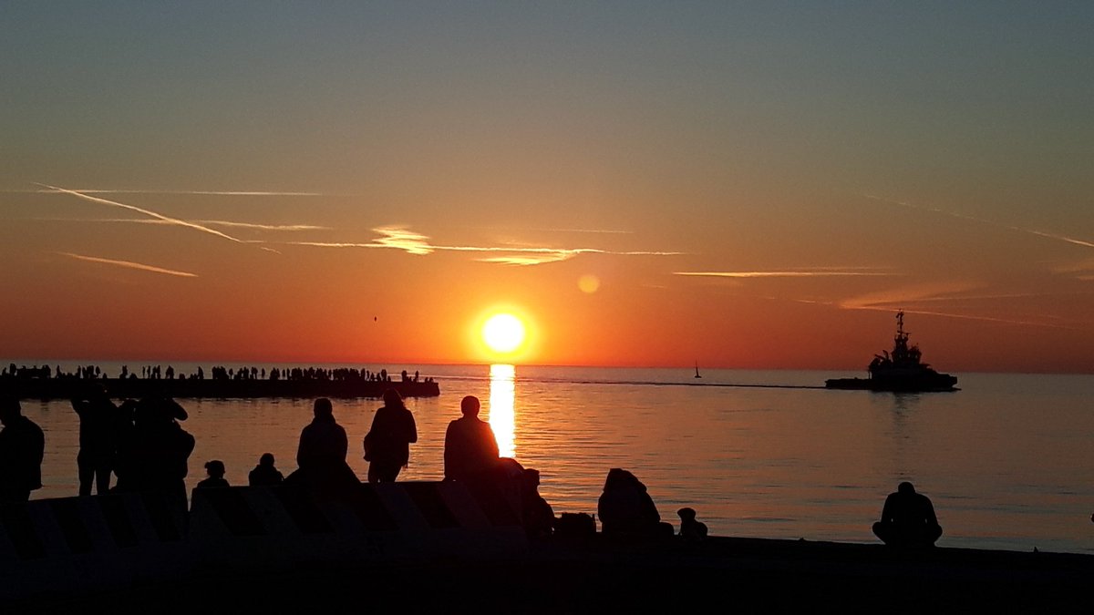 BarbSab's tweet photo. Beautiful sunset today in Trieste https://t.co/qopDmtl8qc