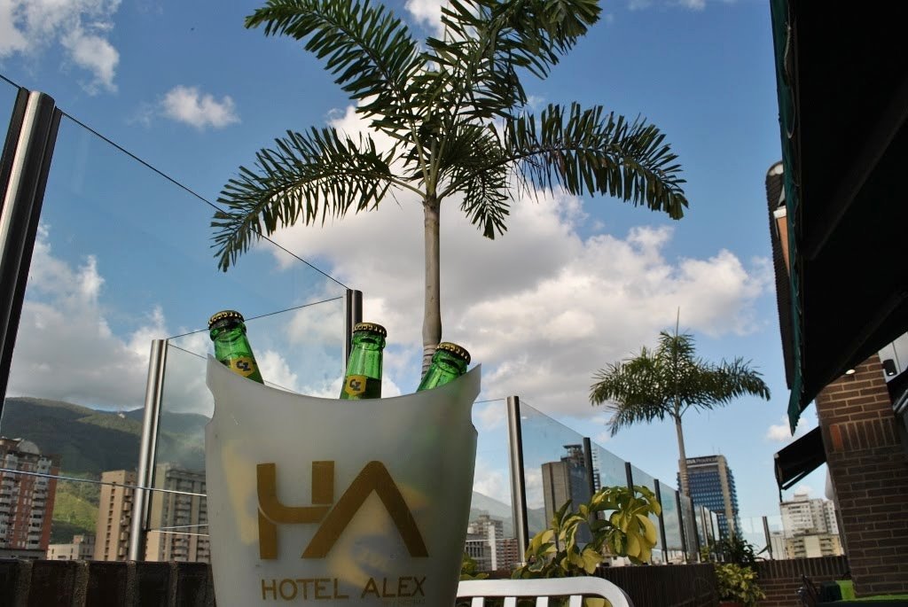 Los momentos de relajación que tanto buscas te esperan justo aquí en la terraza del #HotelAlex
.
.
.
.
#Sabado
#Caracas
#MasQueunHotel 
#LaCandelaria 
#venezuela