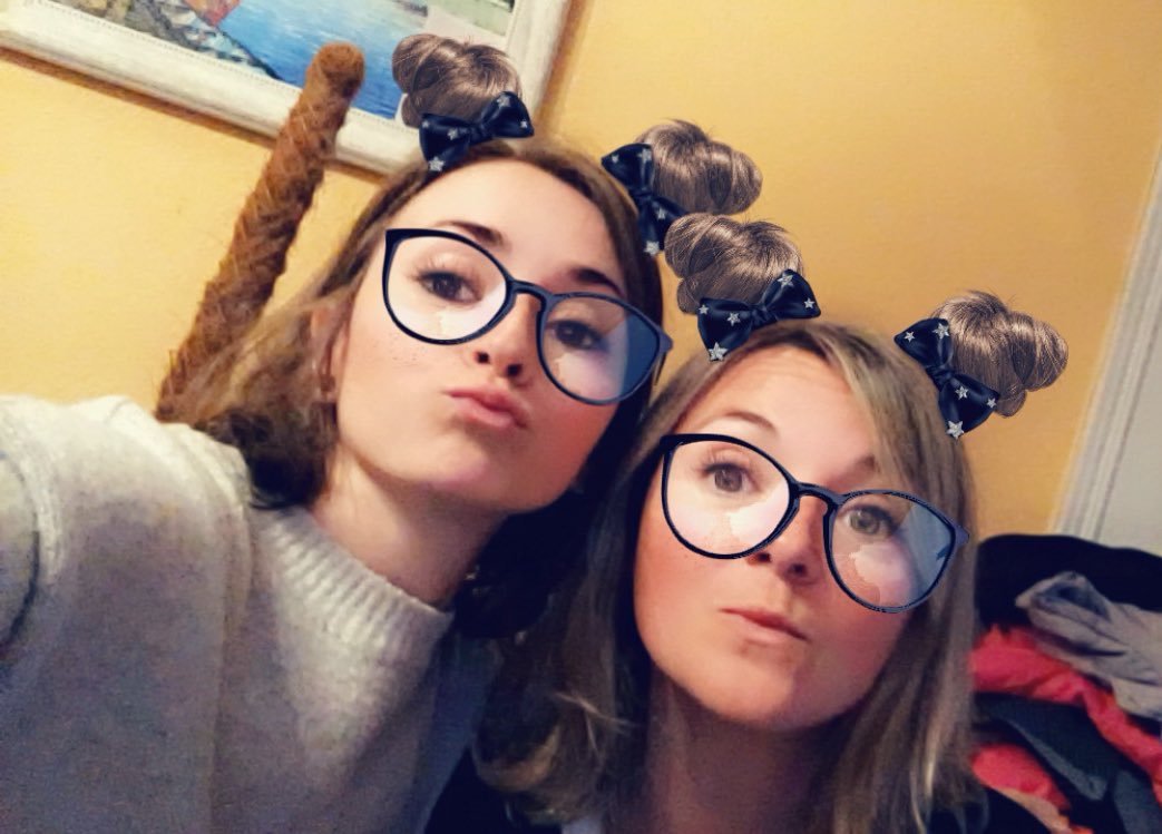 InesBarriocanal's tweet photo. Cumple de mi madrina y hermana 😍 Los 40 te sientan muuuy bien @begobarriocanal 🥰 Todos a felicitarla! 
#hermanisima #guapa #hermanamayor #moñona https://t.co/1MtgY8dOSO