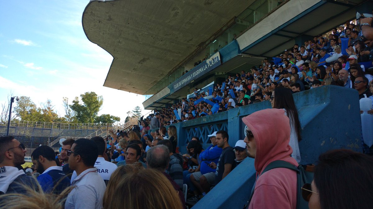 facuache's tweet photo. #CGE #GELP Así respalda el Triperío a las Pibas. #FutbolFemenino @gimnasiaoficial https://t.co/5tRYJyel79