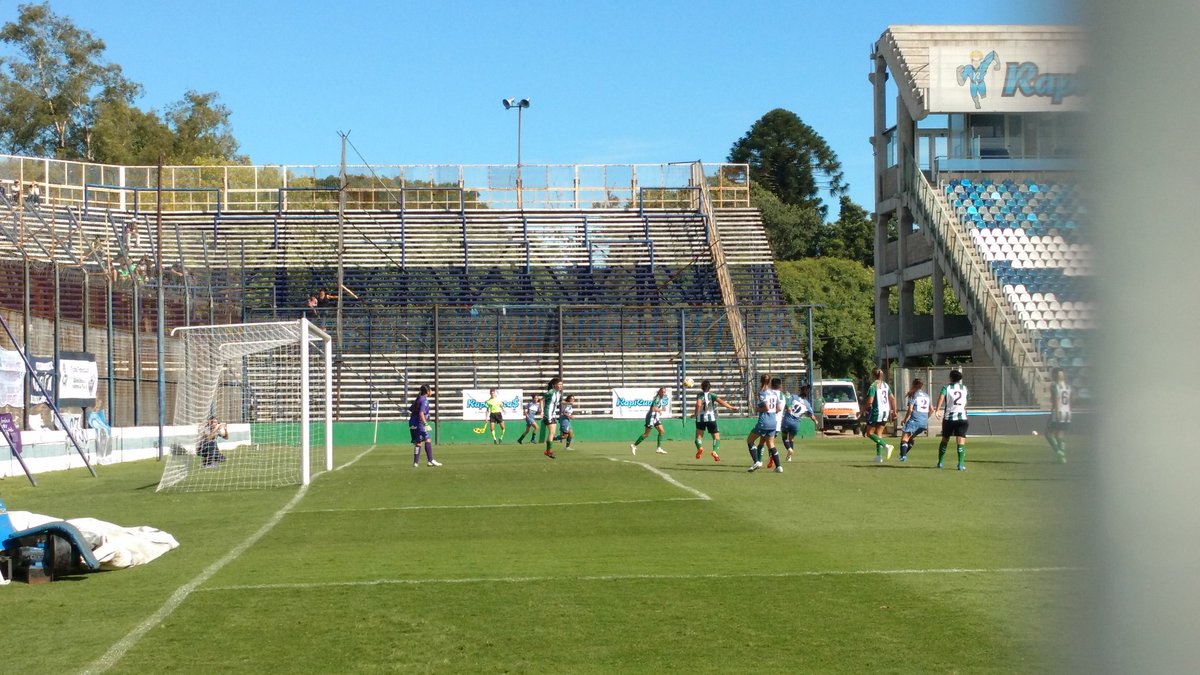 facuache's tweet photo. #CGE #GELP Así respalda el Triperío a las Pibas. #FutbolFemenino @gimnasiaoficial https://t.co/5tRYJyel79