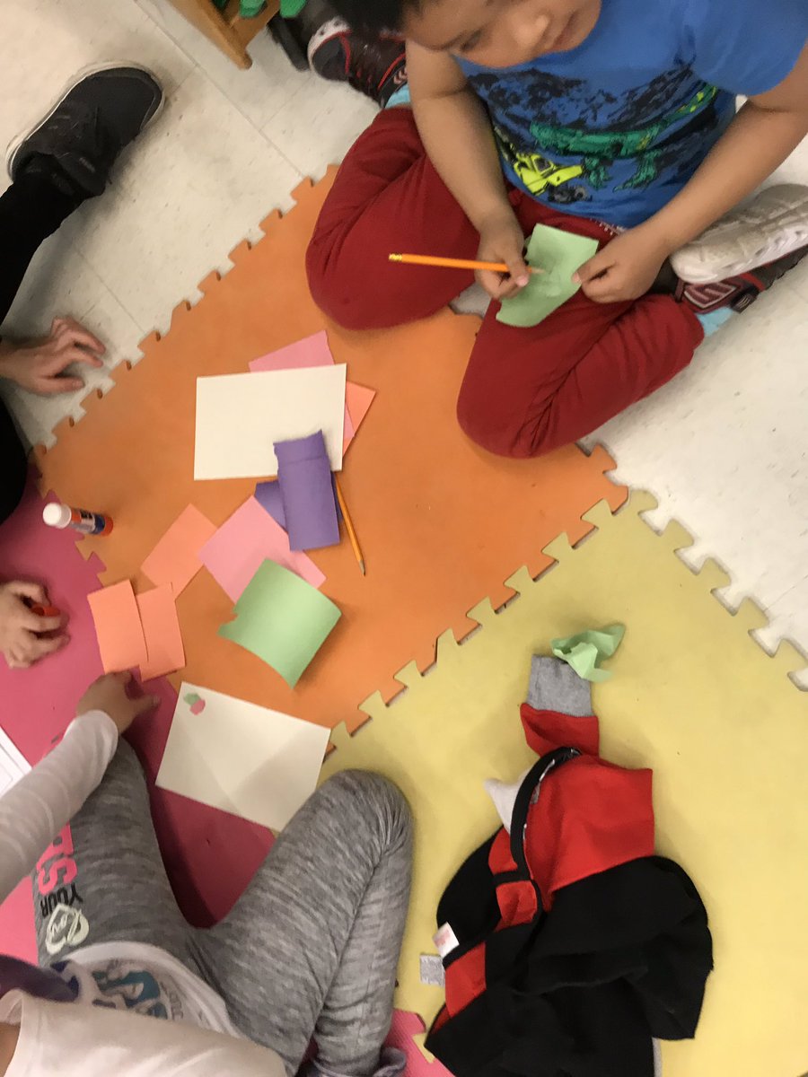 SooWong__'s tweet photo. Children @ReadingCircle1 are working on creating a nutritious plate! @torontolibrary @Bridlewood_Mall @eatright https://t.co/6PIoxXRE6F