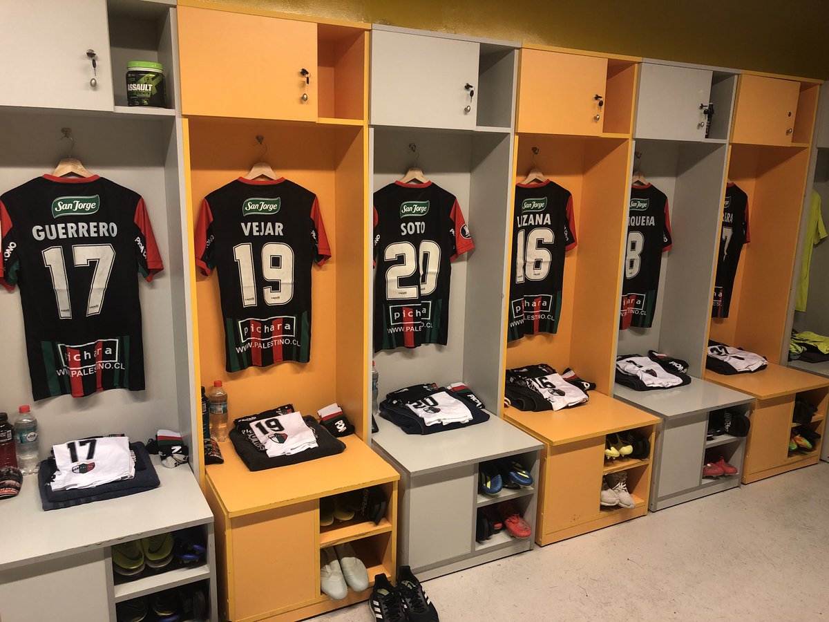 CDPalestinoSADP's tweet photo. ¡Nuestros utileros tienen todo listo para los jugadores! ✅

#VamosPalestino 🇵🇸
#SupercopaEASY 🏆 https://t.co/vRro3Tgvmq