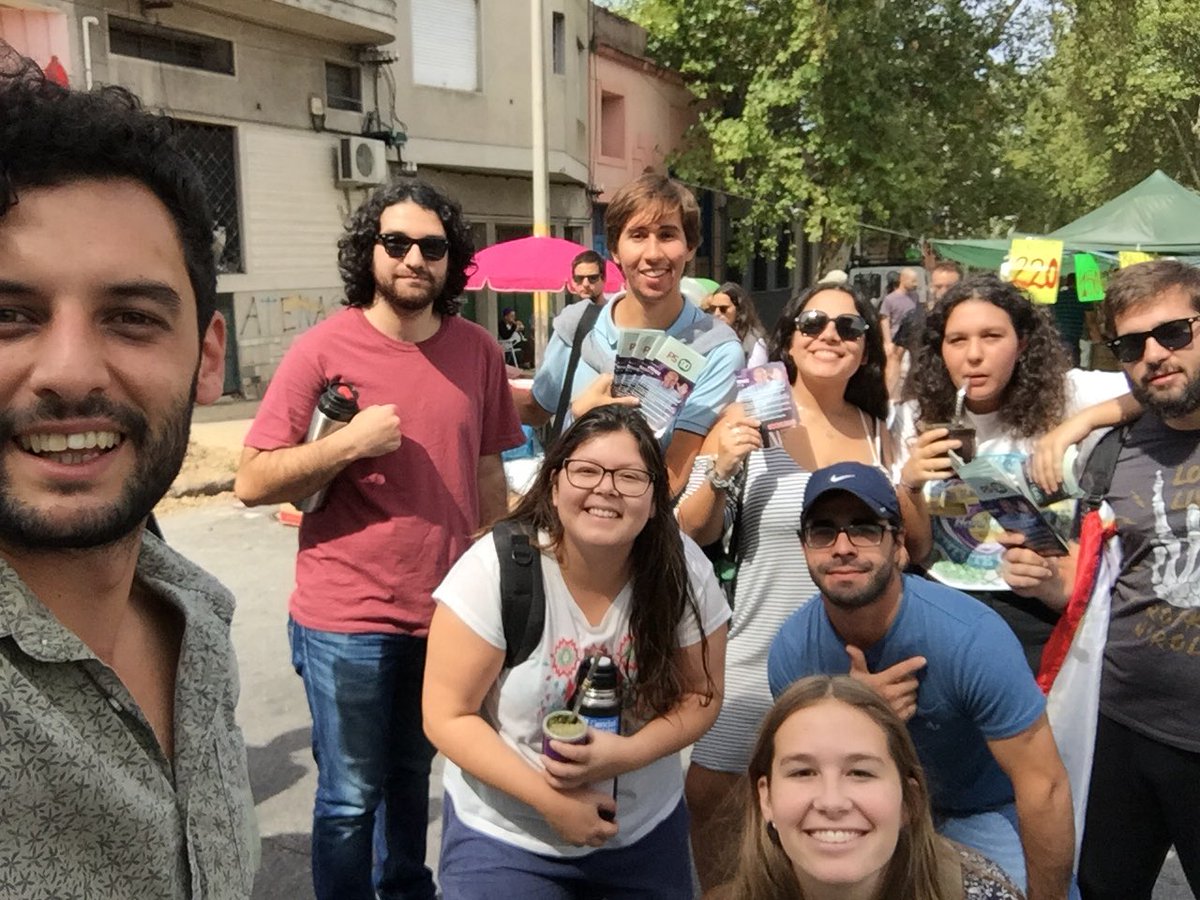 BombitasPomelos's tweet photo. Hoy junto a la @BrigadaOtto volanteamos en la Feria de Salto, charlamos con vecines y metimos comidita. Jornadas que hacen bien al alma y nos invitan siempre a redoblar con la convicción de que #AhoraDaniel ¡Vamos por el 4to! 💚 https://t.co/PVfj6GCzVu