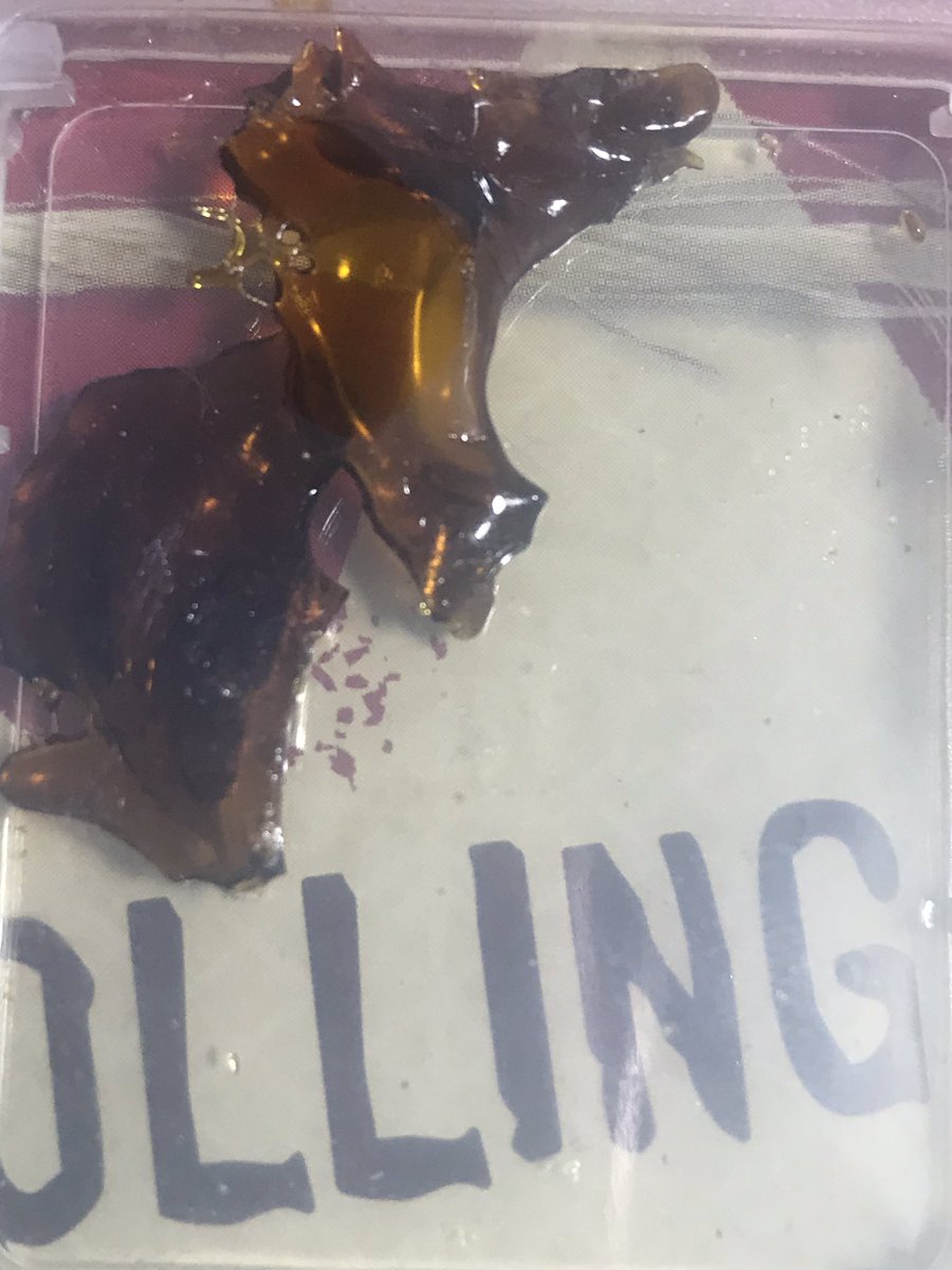 Got some Skywalker OG. It's alot darker then the island pink & the taste is not as good either 😖Its either a hit or miss when your buying shatter! 🤷‍♀️#stonerfam #stonerlife #IAmCannabis #shatterday #dabsallday #indica #staylifted #thc #cbd #CannabisCommunity #concentrates