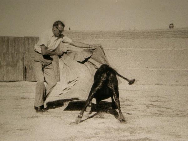 ftorodelidia's tweet photo. 📌 Hoy nos vamos a los toros con... Gary Cooper. El actor estadounidense está considerado como una de las grandes estrellas de todos los tiempos, ganando 3 Premios Óscar. En 1953 Luis Miguel Dominguín lo invitó a una tienta... ¡y se atrevió a torear una vaquilla!

#TodosALosToros https://t.co/C60dR1EL5C