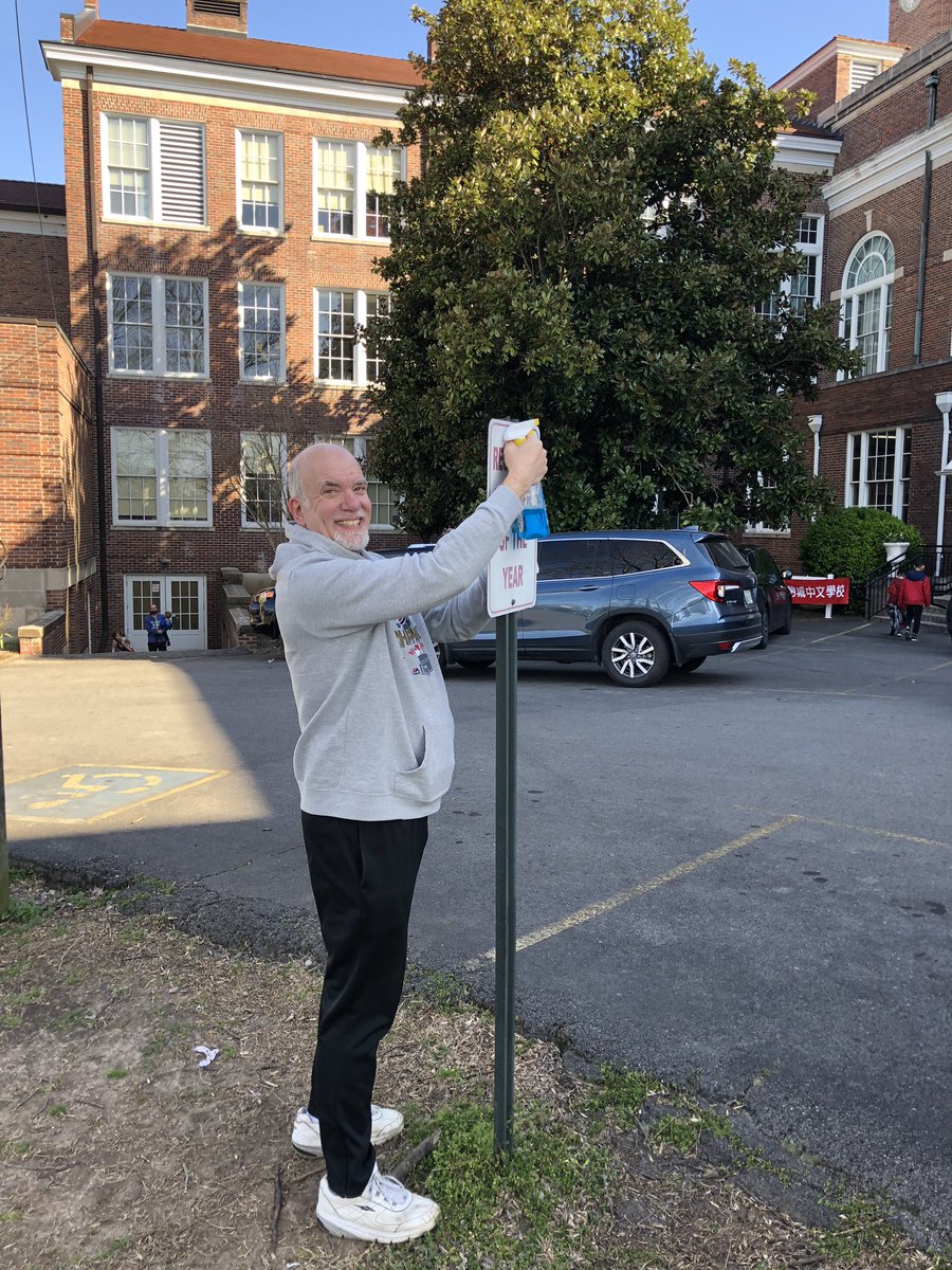 WestEndPTSO's tweet photo. A HUGE thank you to all the volunteers who joined us for our West End Beautification Day today. A special thanks to our neighborhood churches West End Church of Christ, Blakemore United Methodist Church and The Gospel Church who have been such wonderful community partners to us. https://t.co/gwDWLwcWtU