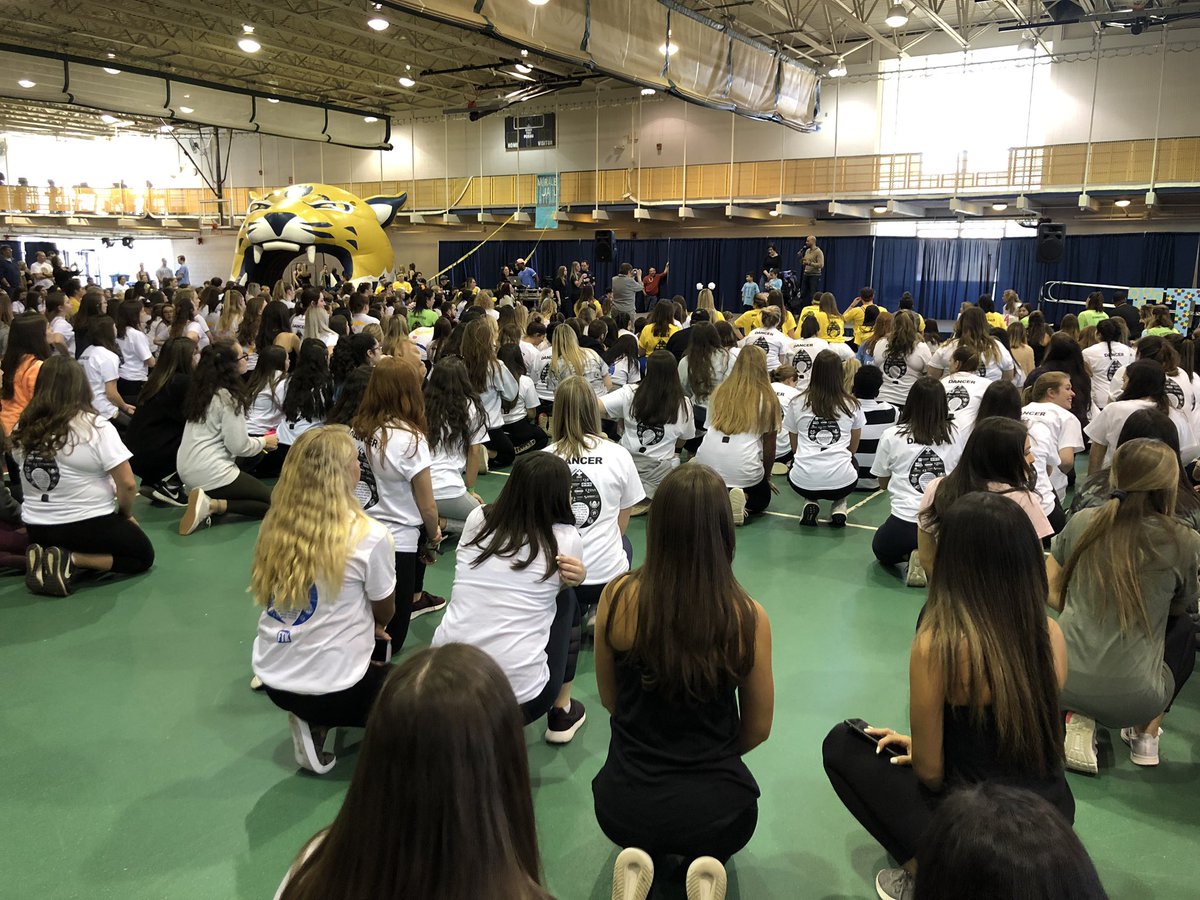 QU_QTHON's tweet photo. #QTHON takes a knee for Ariella as she and her family share her story #FTK https://t.co/BIflkDtkM9