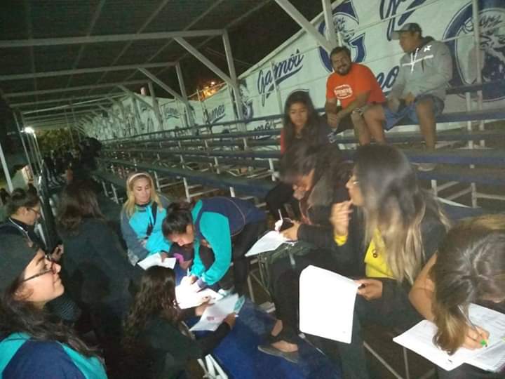 SoonersArena's tweet photo. Esta semana nuestro equipo femenil de Bikini Football, recibió una plática de parte del Coach Sergio Olvera.
Gracias Coach.
#TheOrangeWave https://t.co/0J3bOzGn0F
