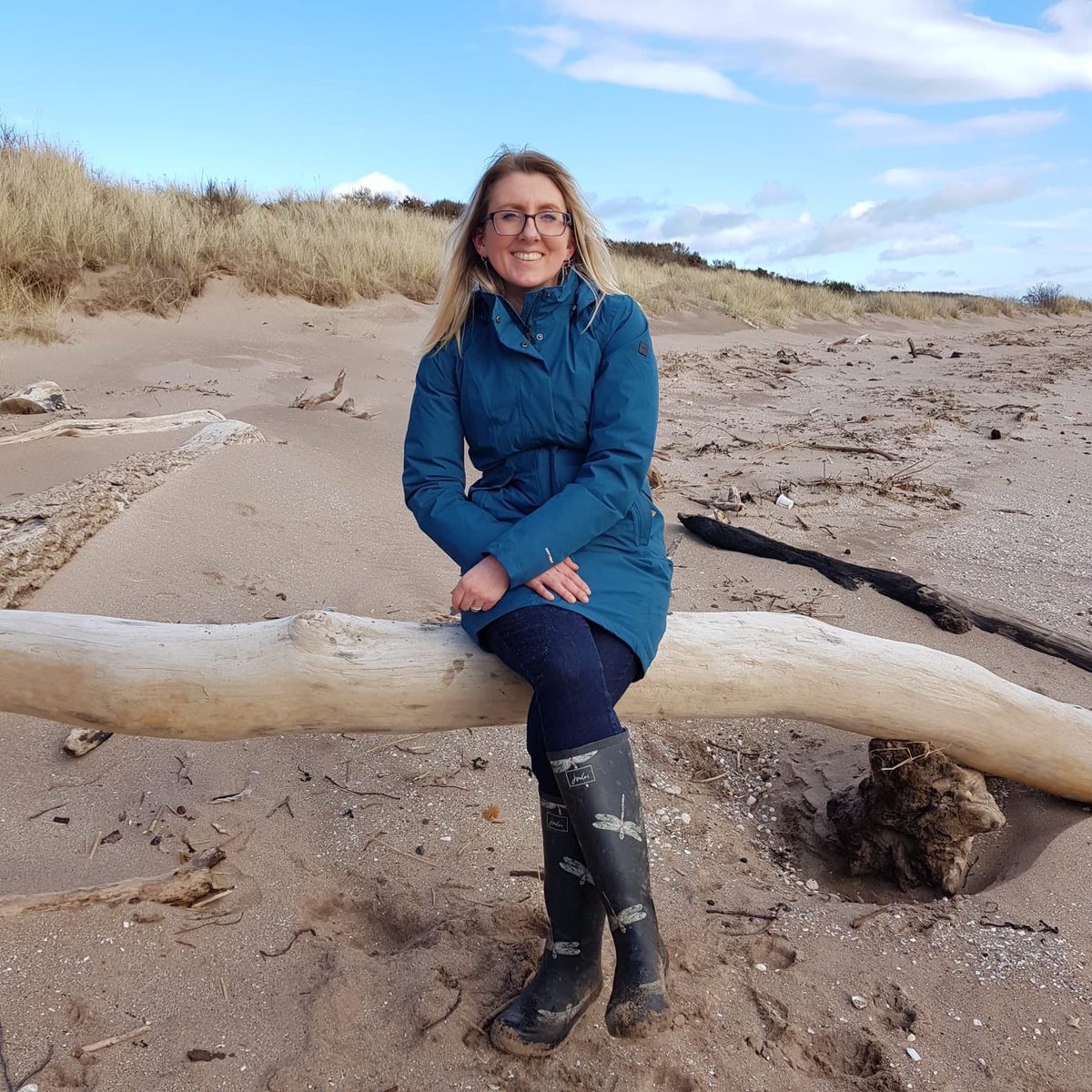 fkmunro's tweet photo. Please check out this amazing campaign & sign the petition! https://t.co/AEDXxtxIGm Not all disabilities are visible!
I may not โlookโ like I have terminal cancer; half my organs missing; a colostomy bag & chronic fatigue but I do!! Looks can be deceiving! #smilingthrough #share https://t.co/aumY1cOJlb