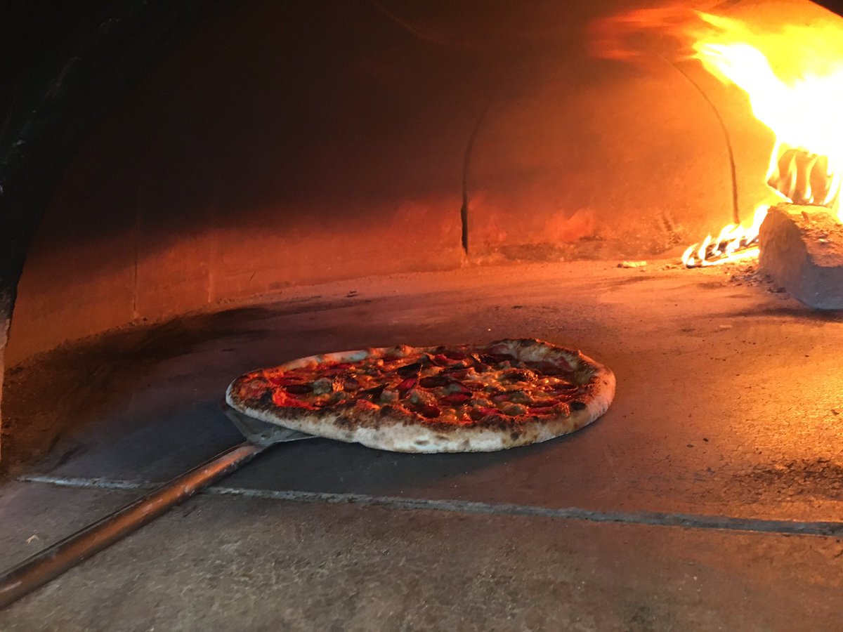 Cappspizzeria's tweet photo. Wood-fired masterpiece ❤️🍕Help us celebrate #handcrafted #italian #pizzamania #pie #919eats #instagood #instayummy #saturdaynightvibes #saturdayvibes #italiano #italiancuisine #withthesehands #handmade https://t.co/tg01DpquBl