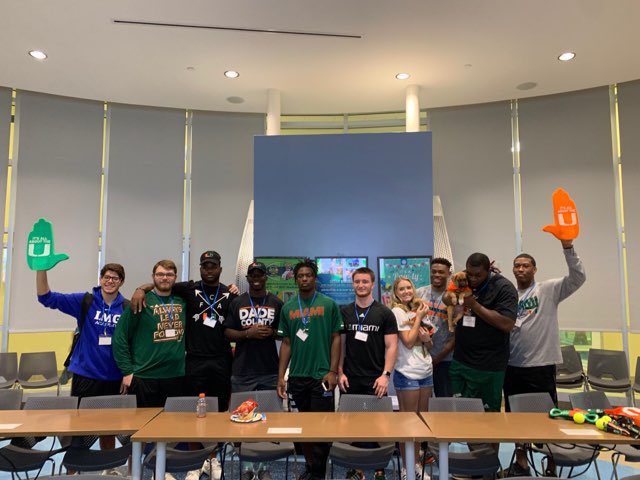 AdoptMiamiPets's tweet photo. We would like to thank the Student Athletes from @univmiami for donating their time and joining us for an #ASDDayOfService! Our #ASDPets were very happy to have you! https://t.co/vMtyXO5R28