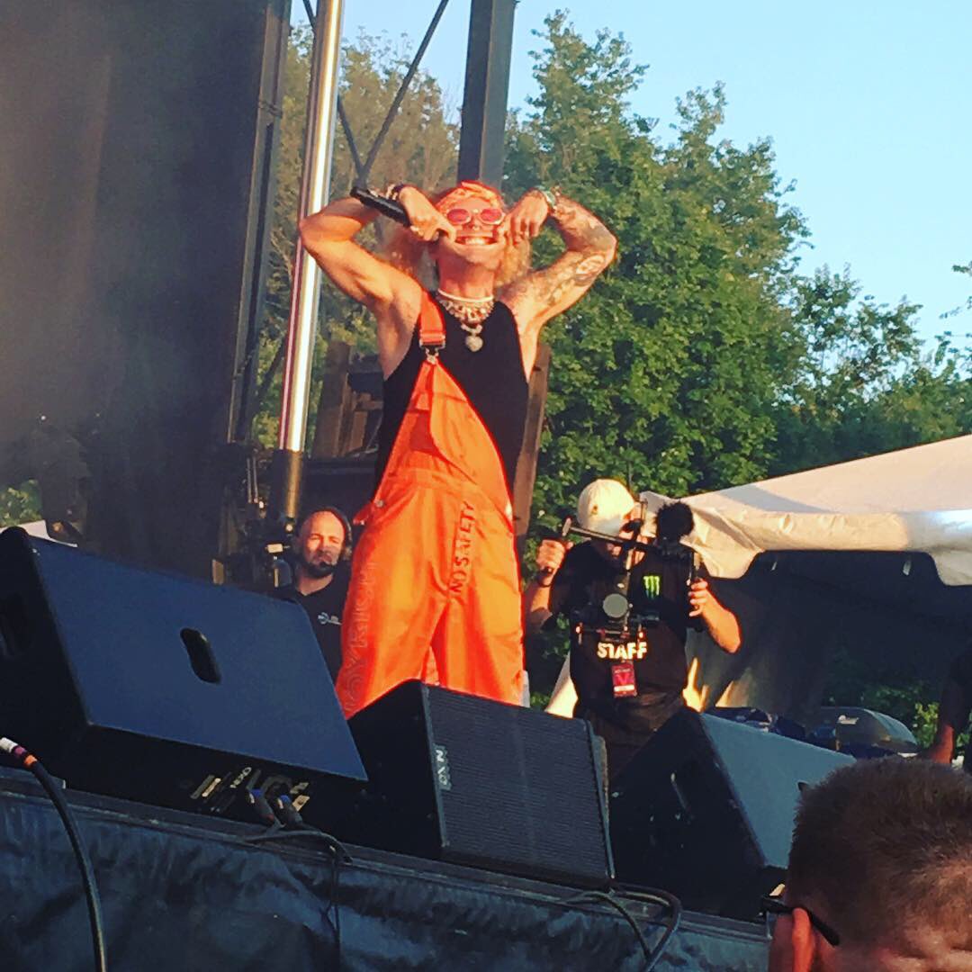 JessBloomxx's tweet photo. I seriously need another @modsun concert in my life. He seriously #slayed it at #estfest2018 #happybby #hippielove https://t.co/PGHiYHuX5m
