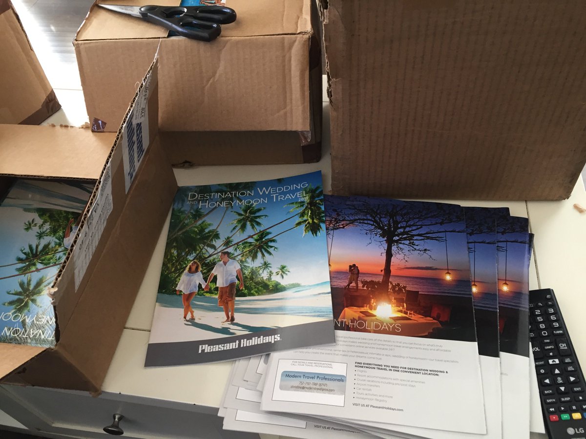 TravelProChris's tweet photo. Getting ready for next weekend’s bridal show. Spending the afternoon putting stickers on brochures and watching Season 1 of #SNL. #showbride https://t.co/D5SylzcZWq