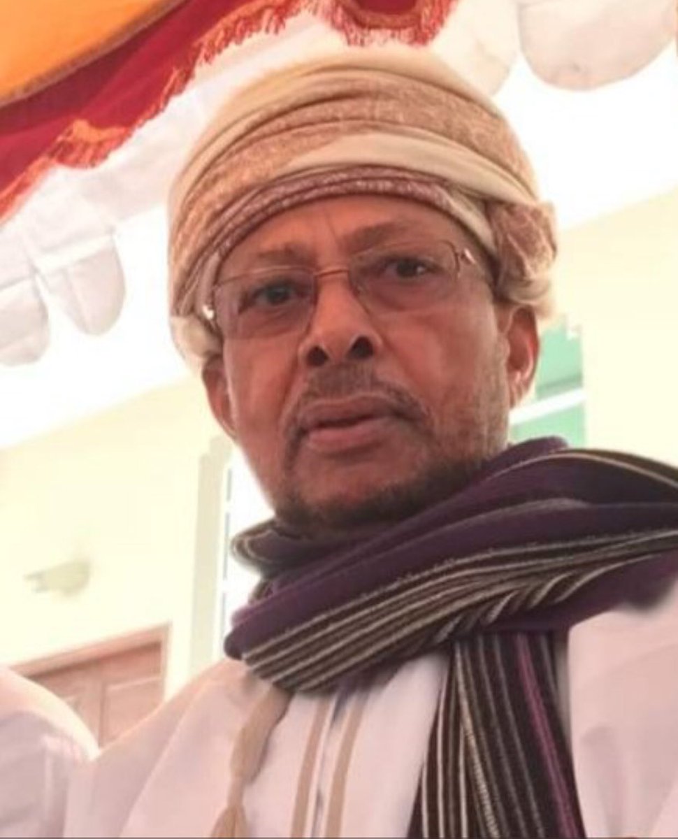 لغة الأرض وحنجرة الزرع والحصاد وموسيقى الفصول وريحة الأحباب 
صوت الشعب وفنان البحر والجبال 
والرمال ، مسلم علي عبدالكريم ،
الهويه والشجن وضمير الحب .
يغادر الوطن للعلاج ، في جنح الظلام 
سلم لي ،، على أرضي عمان ، هذه الكلمات
أخر ماتركه أبوتركي علم سلم الطائره