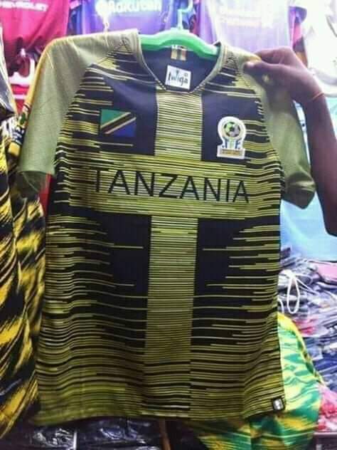 shafiimafuma07's tweet photo. Tanzania ni nchi yangu nami ni mzalendo wa Taifa langu, Ila kwa hiyi Jezi yenye Alama ya msalaba hamjatutendea haki waislamu Tuliotamani tuvae jezi ya Taifa, 
Nitaishabikia Taifa star ila sitavaa jezi hii. https://t.co/9wo1by32x5