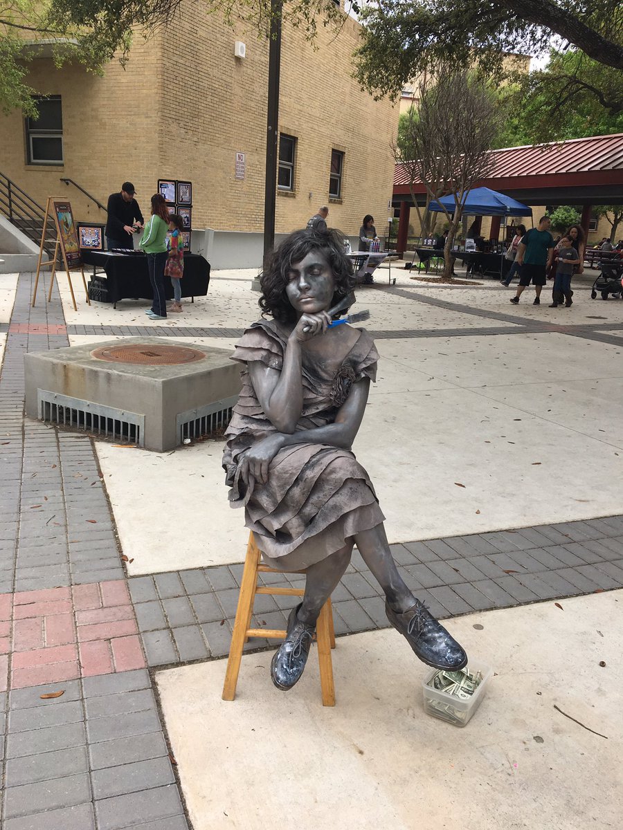 mirna_ulloa's tweet photo. My mother couldn’t leave the Los Leones Art Festival without a funnel cake! #traditions #love #art #friends #muse #NisdInspired #EllisonInspired #GoPublic #STEAM https://t.co/CMJ6rrVFGo