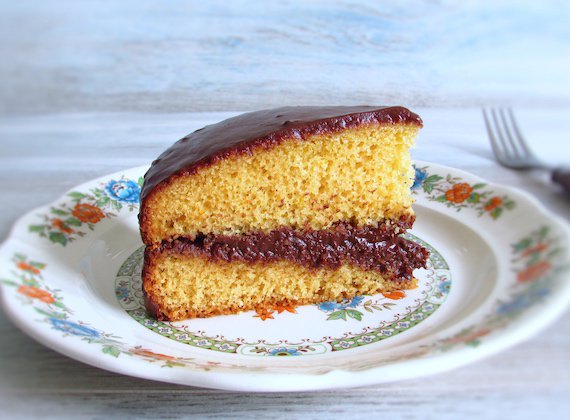 Orange cake topped with chocolate cream

Who doesn’t like chocolate? We have an excellent solution for you! Try preparing a cake with the tasty orange aroma topped with a delicious chocolate cream! Bon appetit!!!
foodfromportugal.com/recipe/orange-…