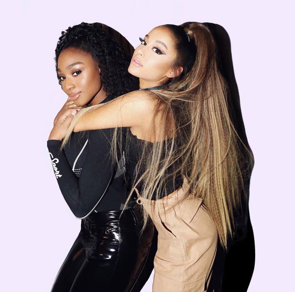 AGrande_ARG's tweet photo. Las reinas Normani y Ariana Grande juntas en el backstage del SWT https://t.co/tDqcjX6Fe5