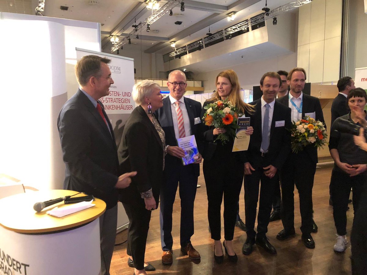 Pierre_Meier's tweet photo. #DRGforum19: #ENTSCHEIDERFABRIK moderiert #Innovationsarena/ Auszeichnung der Startup-Sieger: @Polavis, Dr. Manuel Iserloh; #Binacon Thomas Waldmann, #Inoges, Dana Glöß https://t.co/2at886K0Ws
