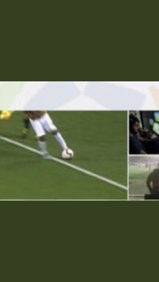 #الهلال_احد
هذي برى الخط والثانيه ماهي برا الخط😂 سبحان الله