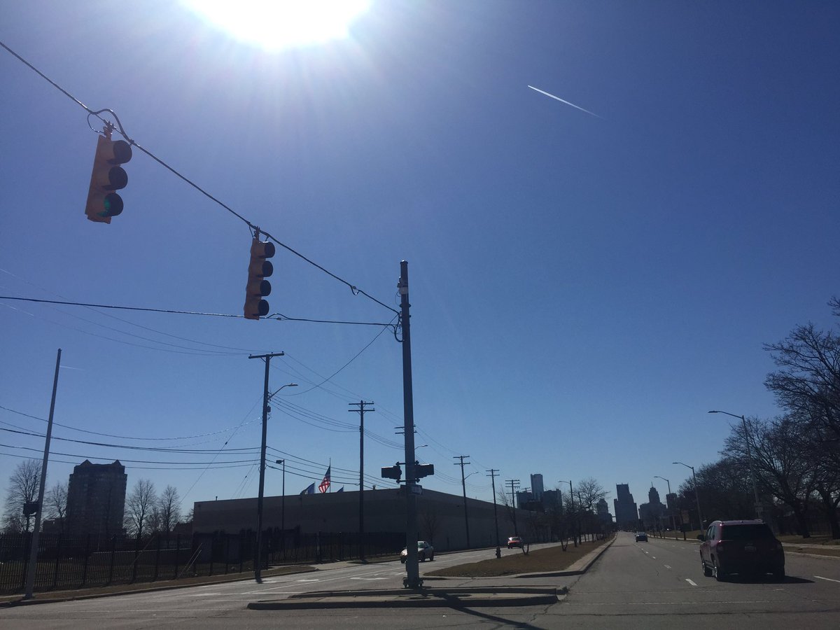 sdavisDetroit's tweet photo. Nothing but blue skies over Detroit! And that big white spot top left is the ☀️ 😃 #SpringinDetroit https://t.co/YeWBcMSCWl