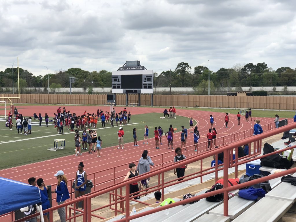worldofmsa's tweet photo. Cheering on @WhoAreWe_SGA Lions as they compete in Track and Field events at today’s meet! #runfastrun #throwthings #jumpoverthings #mysummaryoftrackevents https://t.co/atM3eNnGCg