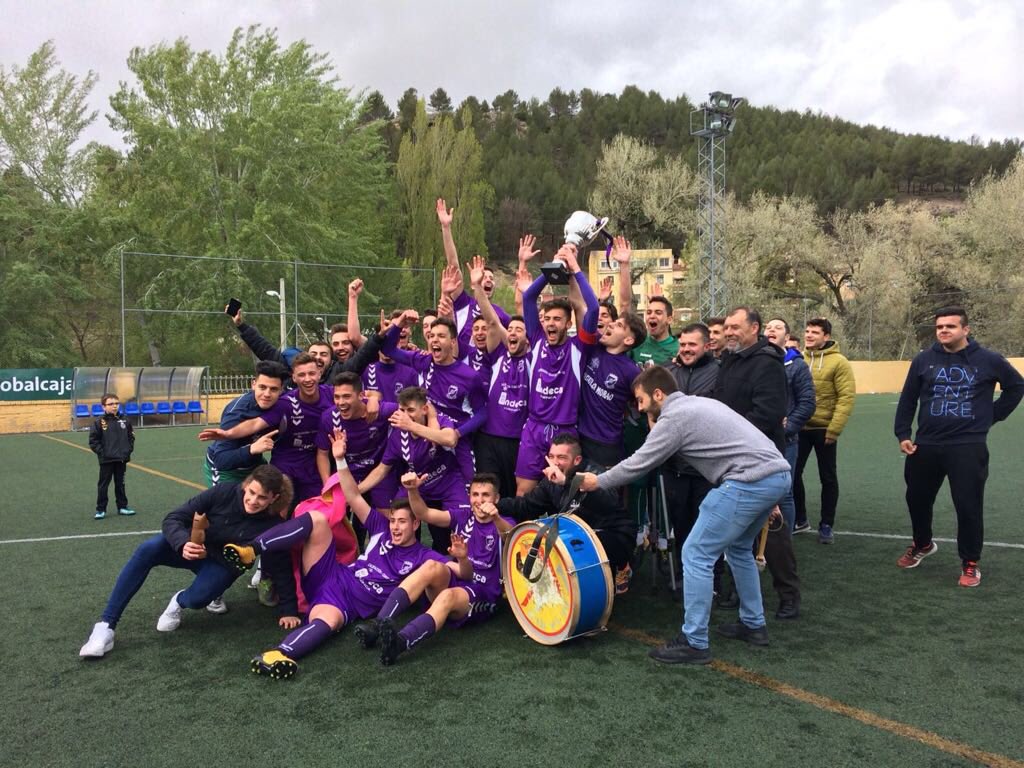 Hoy es un día duro,porque siento este color y la familia que es,me jode veros llorar y sufrir después de todos los momentos que pasamos! Pero esto es fútbol y todo lo que he aprendido es gracias a vosotros! Y no lo cambiaría por nada,volverán mejores momentos!💜<a href="/ciudaddecuenca/">Ciudad de Cuenca C.F</a>