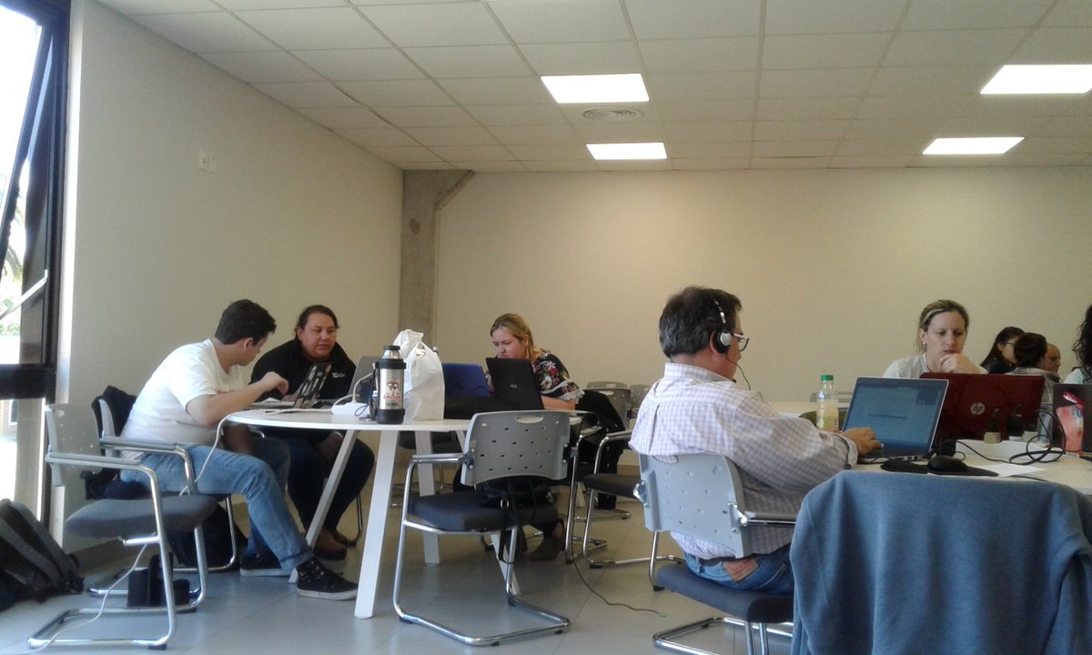 ISOCUruguay's tweet photo. Gracias alumnos de la Licenciatura en TI de la @UTECuy    por compartir su día hablando de Derecho y TI con @ISOCUruguay en Durazno. Seguimos avanzando!!! https://t.co/KeQWQTZJDp