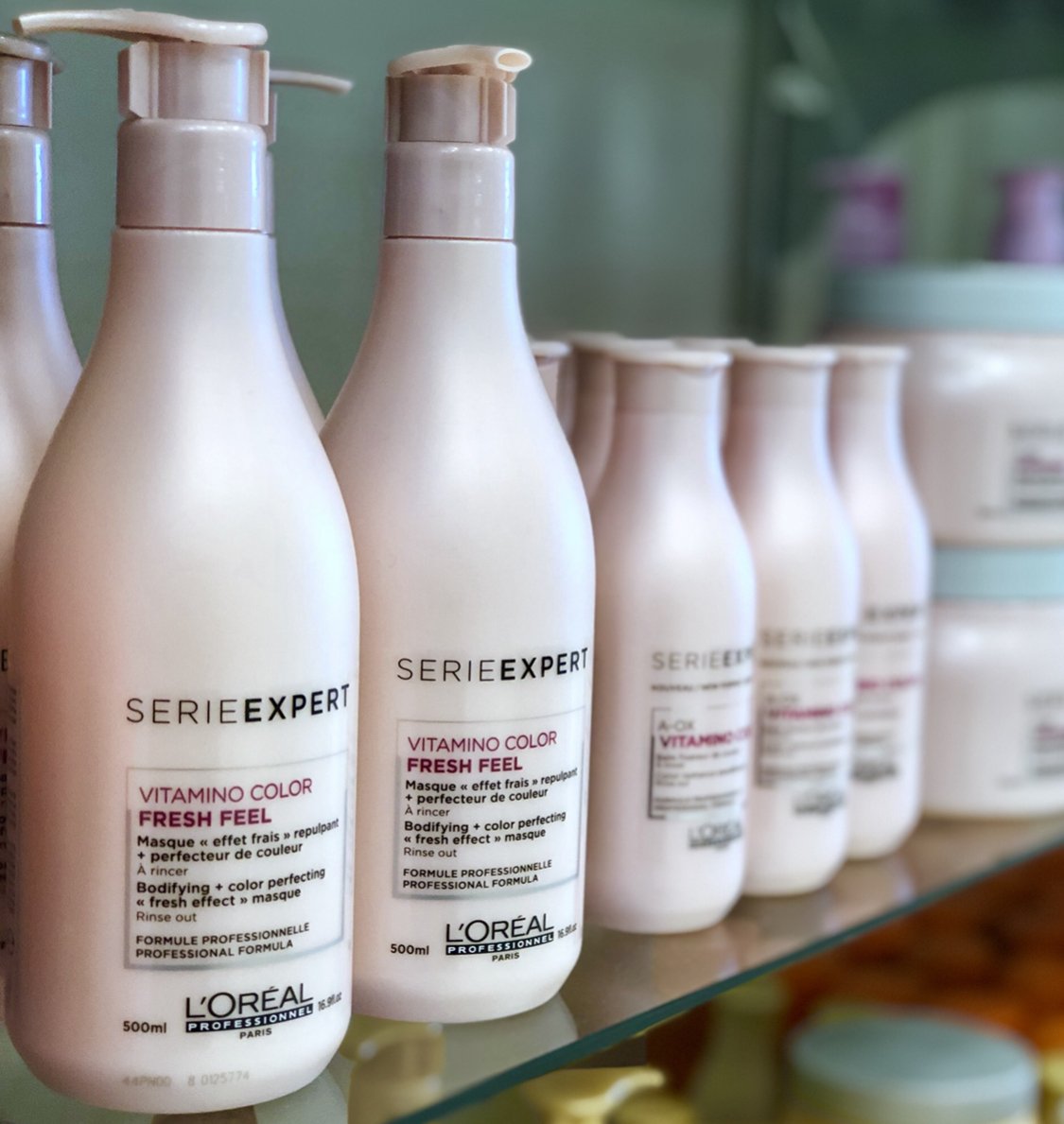 Perfumeland's tweet photo. Sabe aquela linha *_Expert_* da L’Oreal⁉️💕 Ela está aqui no nosso setor de cosméticos...te esperando 😀 #Perfumeland #Orlando https://t.co/V32xg2lpKD