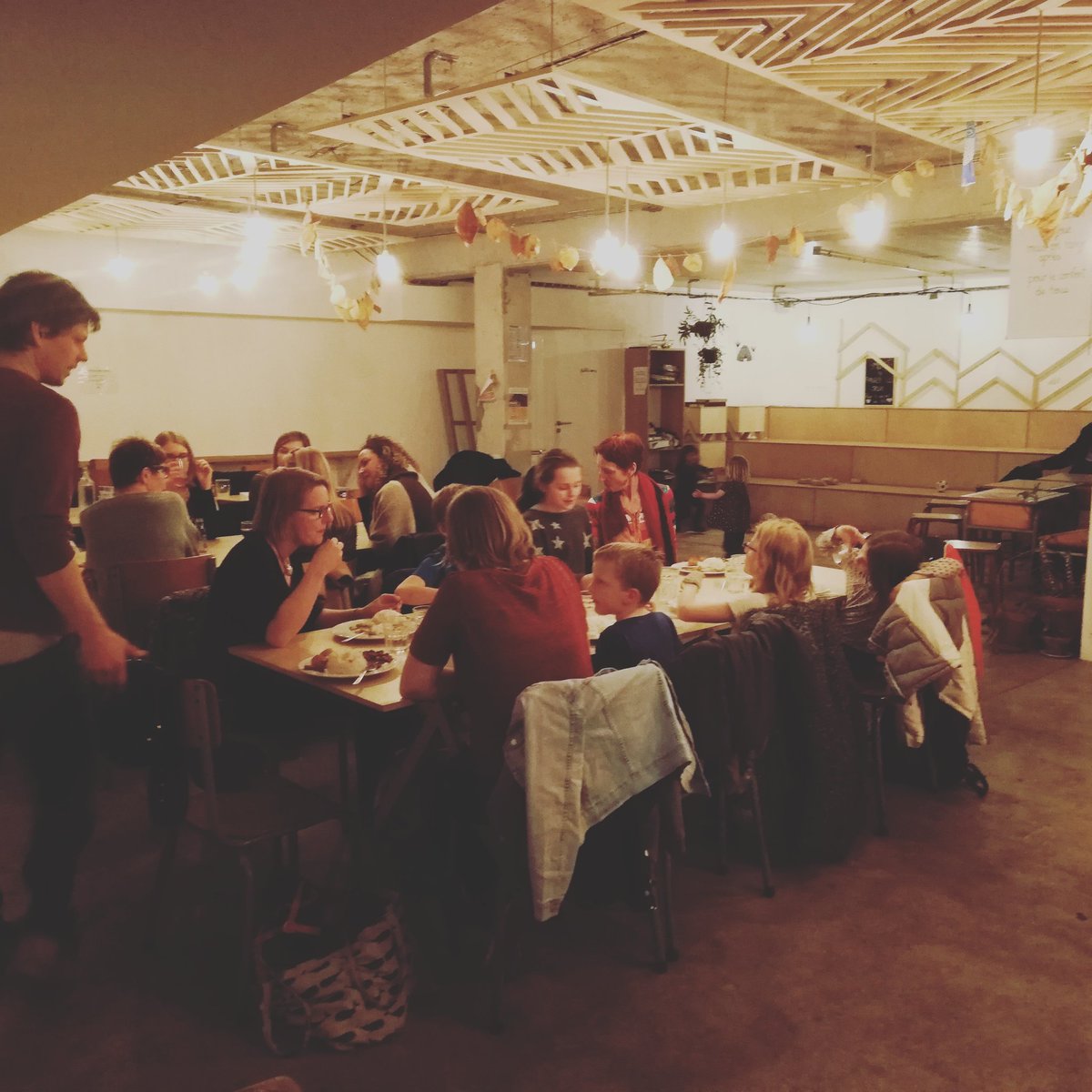 ge_geoffroy's tweet photo. #montreuil #revcafe #bestplaceever https://t.co/5Rf4lWZRhW