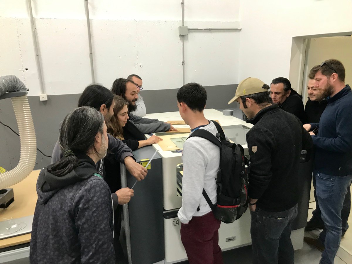 smartopenlab's tweet photo. Hoy un día intenso en el #FabLab #LaboratorioDeFabricaciónDigital #SOL #SmartOpenLab con cursos de capacitación para el uso de las nuevas máquinas y con muchas ganas de hacer cosas nuevas ... @brunky37 @JoseCeballos_ @AGordiGuerrero @EstudiantesEPCC @EPCC_Unex @infouex https://t.co/hQdXQ9SOcm