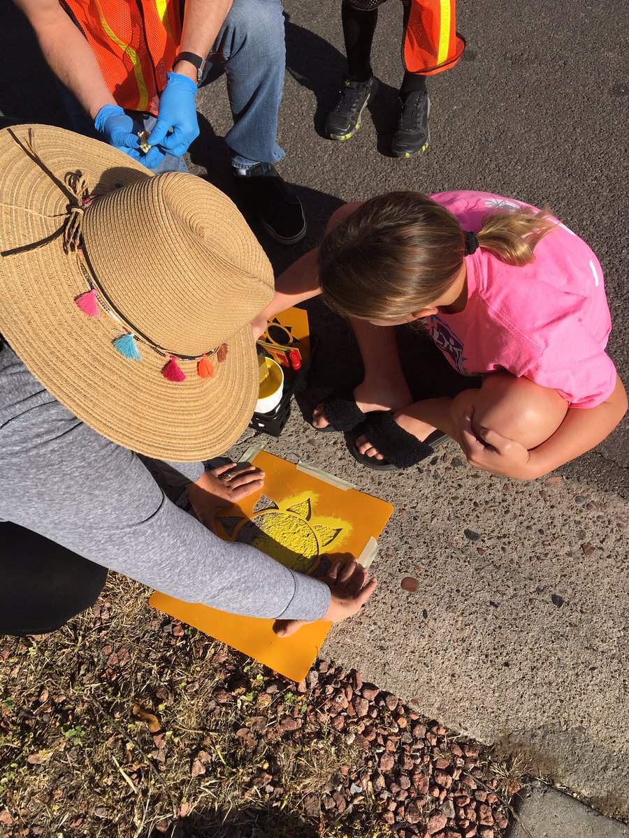 loveyrblockPHX's tweet photo. Norton Vista Neighborhood Association’s LYB project is underway! #CurbPainting #CurbNumbers #MessageBoards 💙☀️ https://t.co/34AYCbod1K