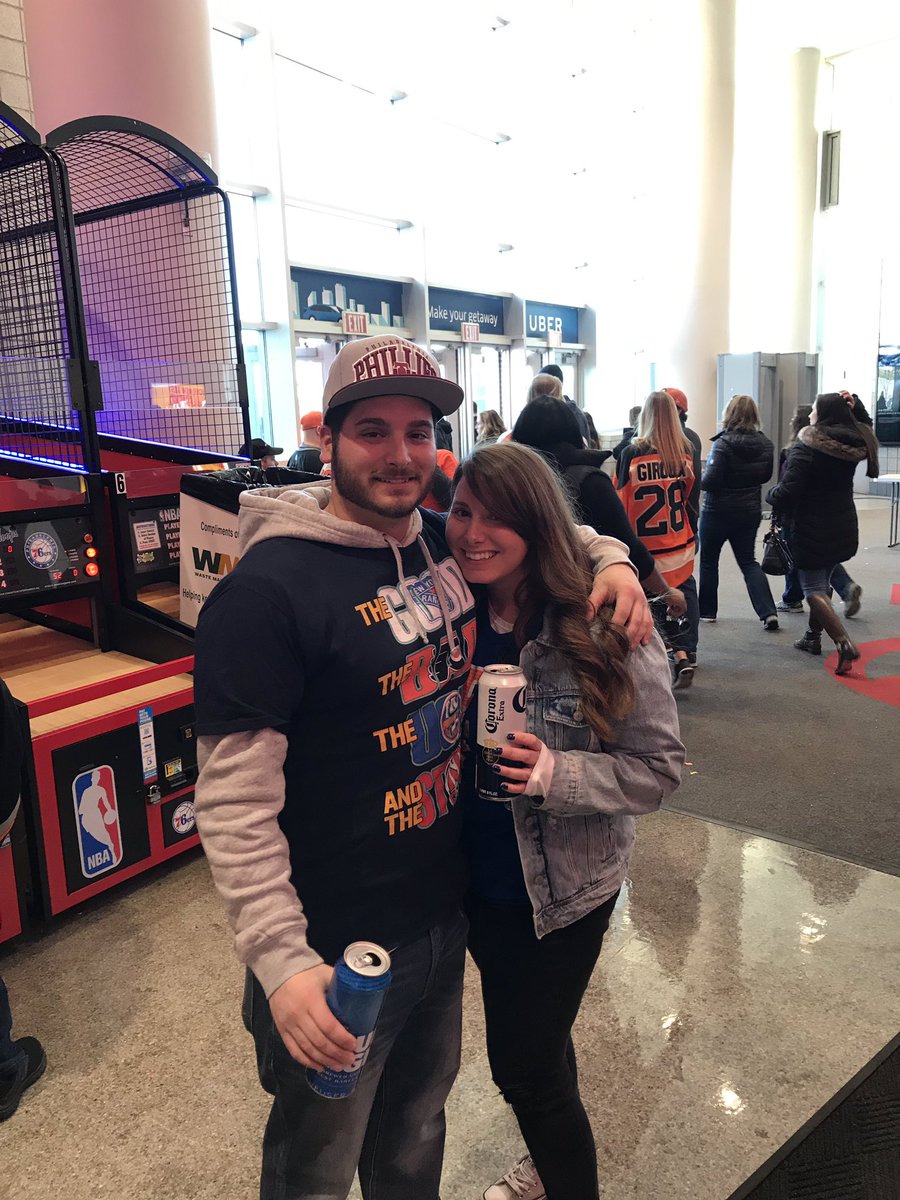 BeeDerasmo's tweet image. He has the looks, I have the playoff bound team! #siblingProblems #Isles 💙🧡🙌