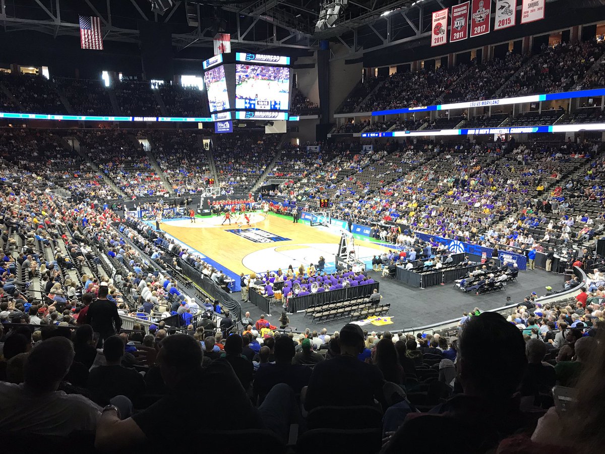 BenBeckerANjax's tweet image. Tough loss for the #terps but the crew had a good time and we ran into..#maryland basketball legend @JoeBeast95 #numberonepick #jacksonville #NCAATournament #MarchMadness2019