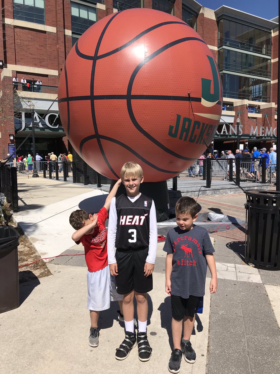 BenBeckerANjax's tweet image. Tough loss for the #terps but the crew had a good time and we ran into..#maryland basketball legend @JoeBeast95 #numberonepick #jacksonville #NCAATournament #MarchMadness2019