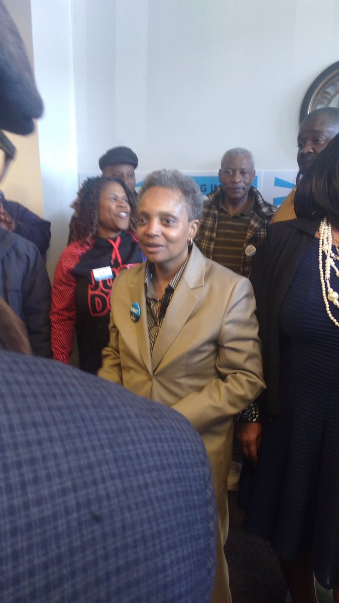 1DayWPWorkshops's tweet photo. @LightfootForChi Saw you just earlier in Austin on #Chicago #WestSide. Congratulations on @EmmaMittsAld37 endorsement and introduction. #TeamLightfoot @Suntimes @chicagotribune https://t.co/buDf6yUfJs