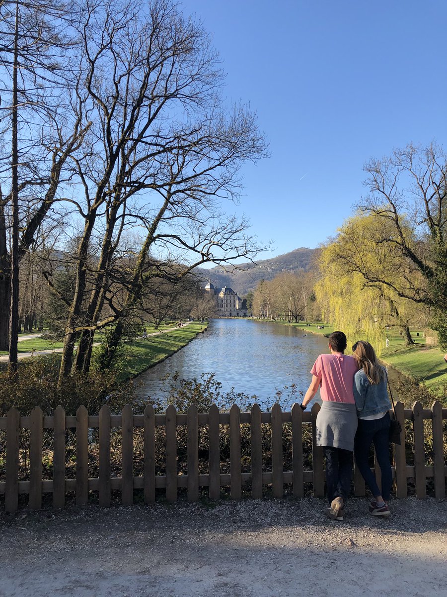 Hoy le tomé esta foto por accidente a una pareja en el parque del castillo Vizille y me gustó tanto, pero me dio pena decirles si se las mandaba ojalá la vean algún día 😭😍
#ChâteaudeVizille #VizilleFrance #france #Vizille #parcduchateaudevizille