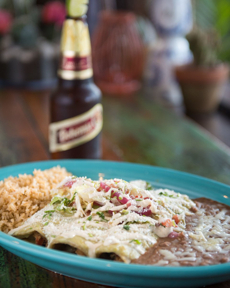 DelSurSD's tweet photo. Can't beat a good ol' enchilada 😋👏 Tag someone below who you'd like to eat with at Del Sur today 👇 https://t.co/4wFAun7JDW