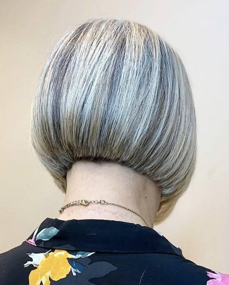 JoHansfordSalon's tweet photo. Flawless 👏💇♀️ a heavy baseline, graduated bob by our artistic director Dino #johansford #johansfordsalon #mayfairlondon #bespokestyling #perfecthaircut #sharpbob #loyalclients https://t.co/6WRWu6JZP6
