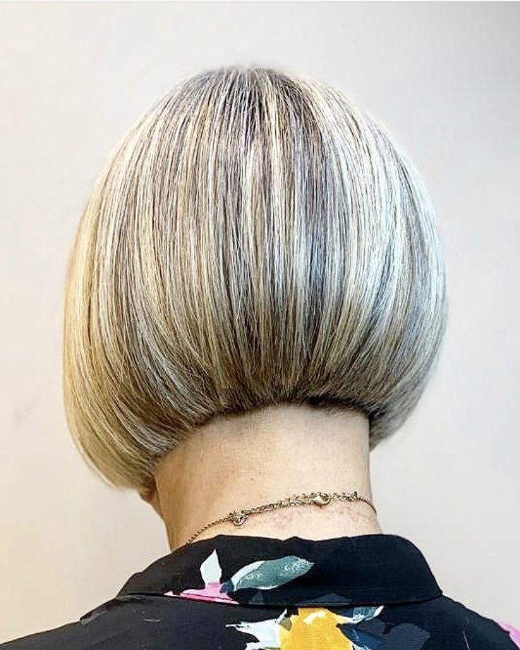 JoHansfordSalon's tweet photo. Flawless 👏💇♀️ a heavy baseline, graduated bob by our artistic director Dino #johansford #johansfordsalon #mayfairlondon #bespokestyling #perfecthaircut #sharpbob #loyalclients https://t.co/6WRWu6JZP6