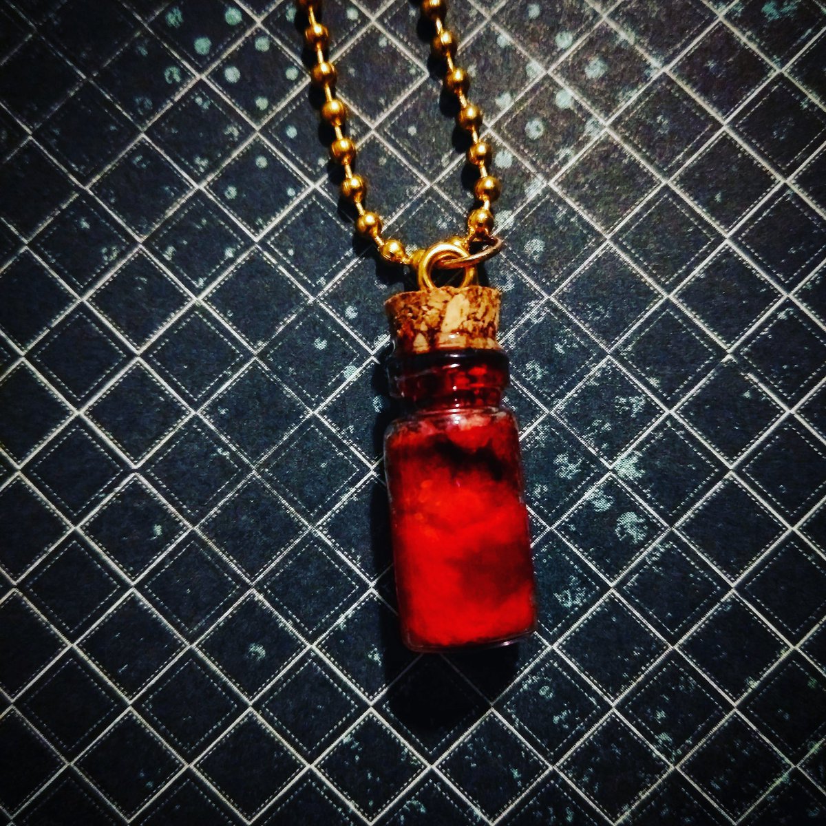 pandartpaint's tweet photo. Sold- Cotton ball bottle necklace! 
#jewelry #handmadejewelry #handmade #ink #necklaces #necklace #pretty #red #beautiful #elegant #fashion #cork #gold #cotton #photography https://t.co/qjU8ThqpFg