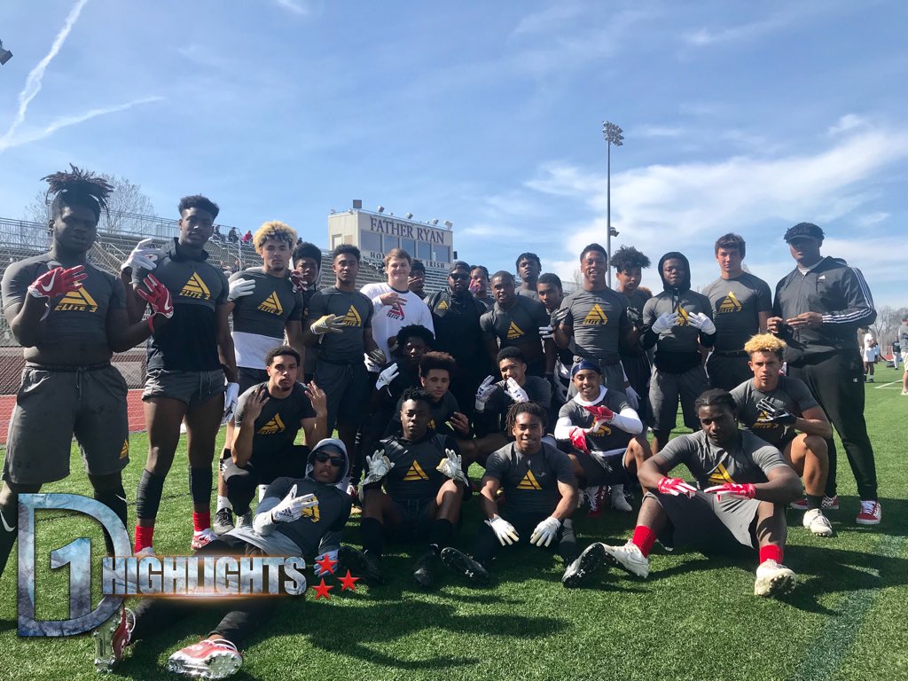 d1highlights's tweet photo. @_Elite3 GREY at the @CBAElite7v7 bout to turn it up in bracket play 🤘🏾 https://t.co/0BR1KgHZk8