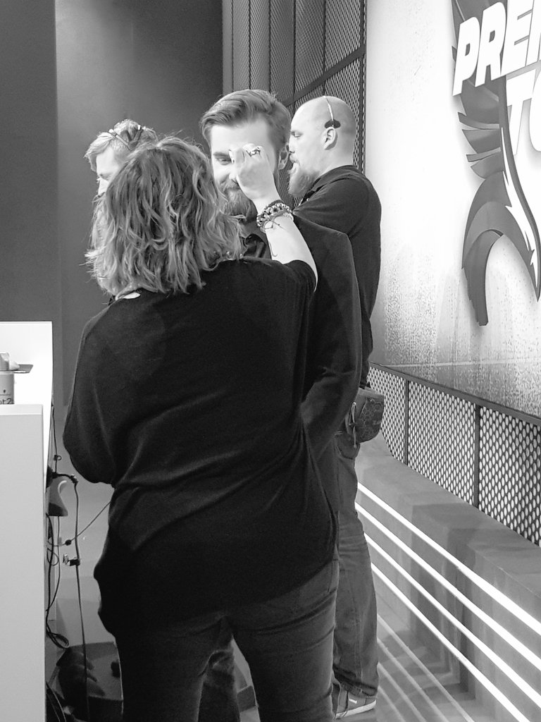 KingsplayLP's tweet photo. "Bart"-Pflege. Just for men @NikMitBart https://t.co/7BYG96Q0V2