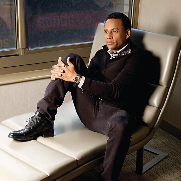 hillharper's tweet photo. When you look serious just for the photo
#writingweekend https://t.co/uChh9PGMdp
