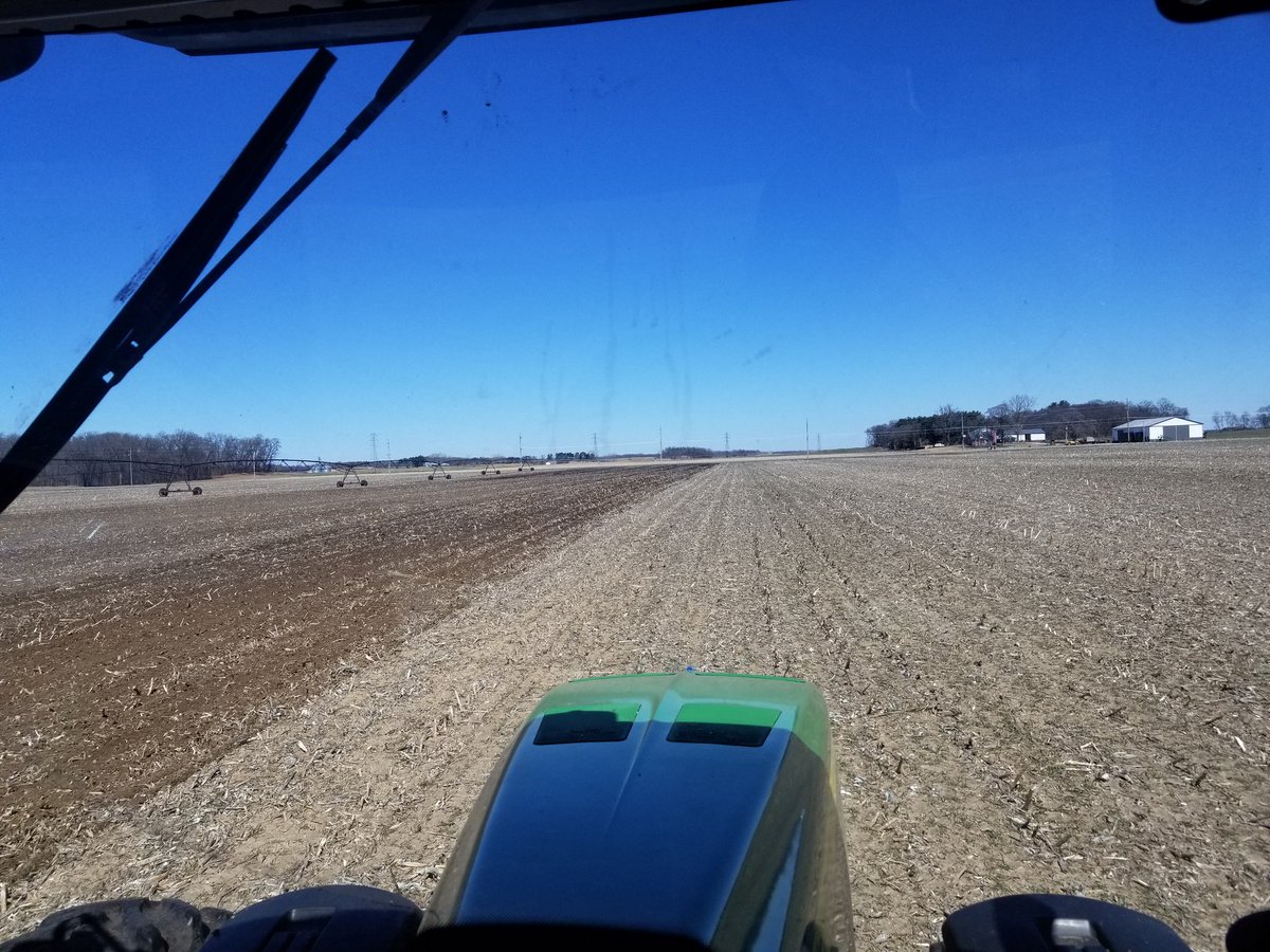 Cropsfarm24's tweet photo. More evidence for my theory spring is here......
Prepping ground for @BlackGoldFarms potatoes. 
#plant19 #springfever https://t.co/DDqLbhIvpT