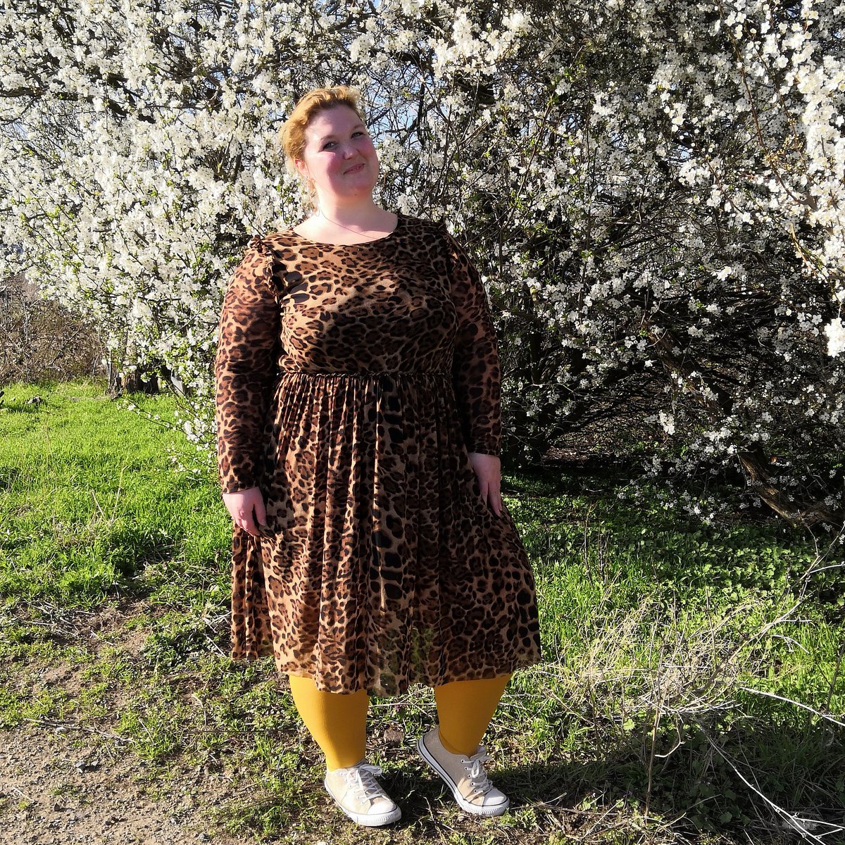 lipo_miss's tweet photo. 💛 #Gelb, wohin man sieht💛
Am Anfang war ich bei dieser #Farbe sehr skeptisch, 🤔  aber schon beim Auspacken der #kompression war ich schockverliebt. 😍 Diese Farbe siegnalisiert den #Sommer und strahlt mit der #Sonne im Duett. 🌞 #lipödem #lipedema #compression #ullapopken #sun https://t.co/W2uLS2Rndz