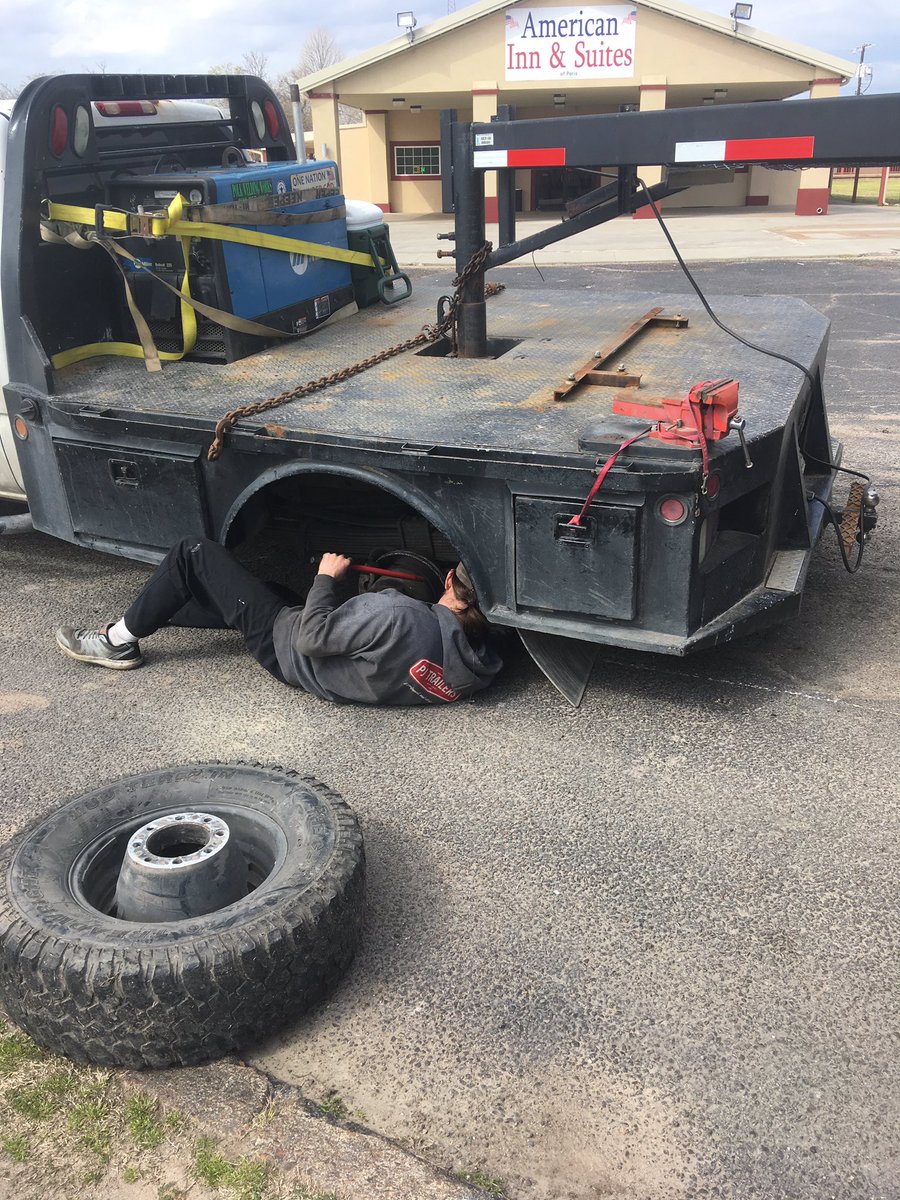 MAW_Texas's tweet photo. Ran into a little trouble on our way back from Oklahoma #pitcrew https://t.co/VqD4nOy3fz